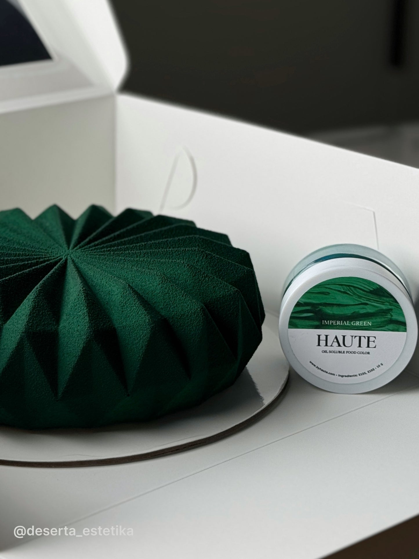 Mousse Cake with dark imperial green chocolate velvet with Haute oil soluble food color, made with Dinara Kasko Silkomart Mold. Best Haute Food Colors by Ksenia Penkina, Natural Colouring, Water Soluble, Oil Soluble, Fat Soluble Powder, Professional, Chefrubber, Colourmill, Chefmaster, Pavoni, Decorelief, Matfer, PastryClass, Valrhona, Cacao Barry, For Macarons, For Cakes