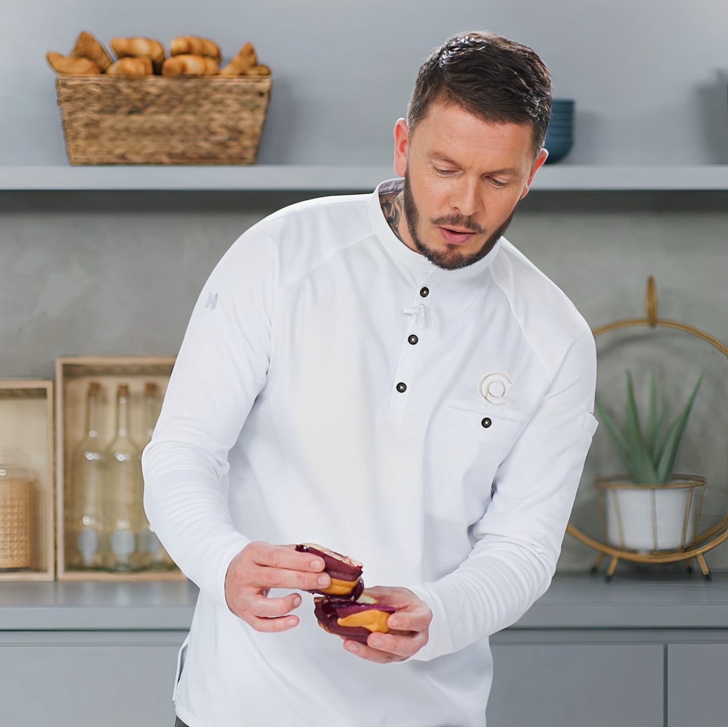 Johan Martin demonstrates the inside of colorful brioche on PastryClass his online class. Best Haute Food Colors by Ksenia Penkina, Natural Colouring, Water Soluble, Oil Soluble, Fat Soluble Powder, Professional, Chefrubber, Colourmill, Chefmaster, Silikomart, Pavoni, Decorelief, Matfer, PastryClass, Valrhona, Cacao Barry, For Macarons, For Cakes
