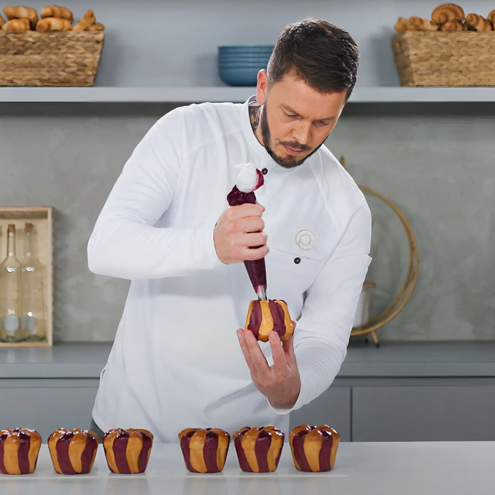 Johan Martin is teaching how to use food colors and how to make bi-color brioche dough. Best Haute Food Colors by Ksenia Penkina, Natural Colouring, Water Soluble, Oil Soluble, Fat Soluble Powder, Professional, Chefrubber, Colourmill, Chefmaster, Silikomart, Pavoni, Decorelief, Matfer, PastryClass, Valrhona, Cacao Barry, For Macarons, For Cakes
