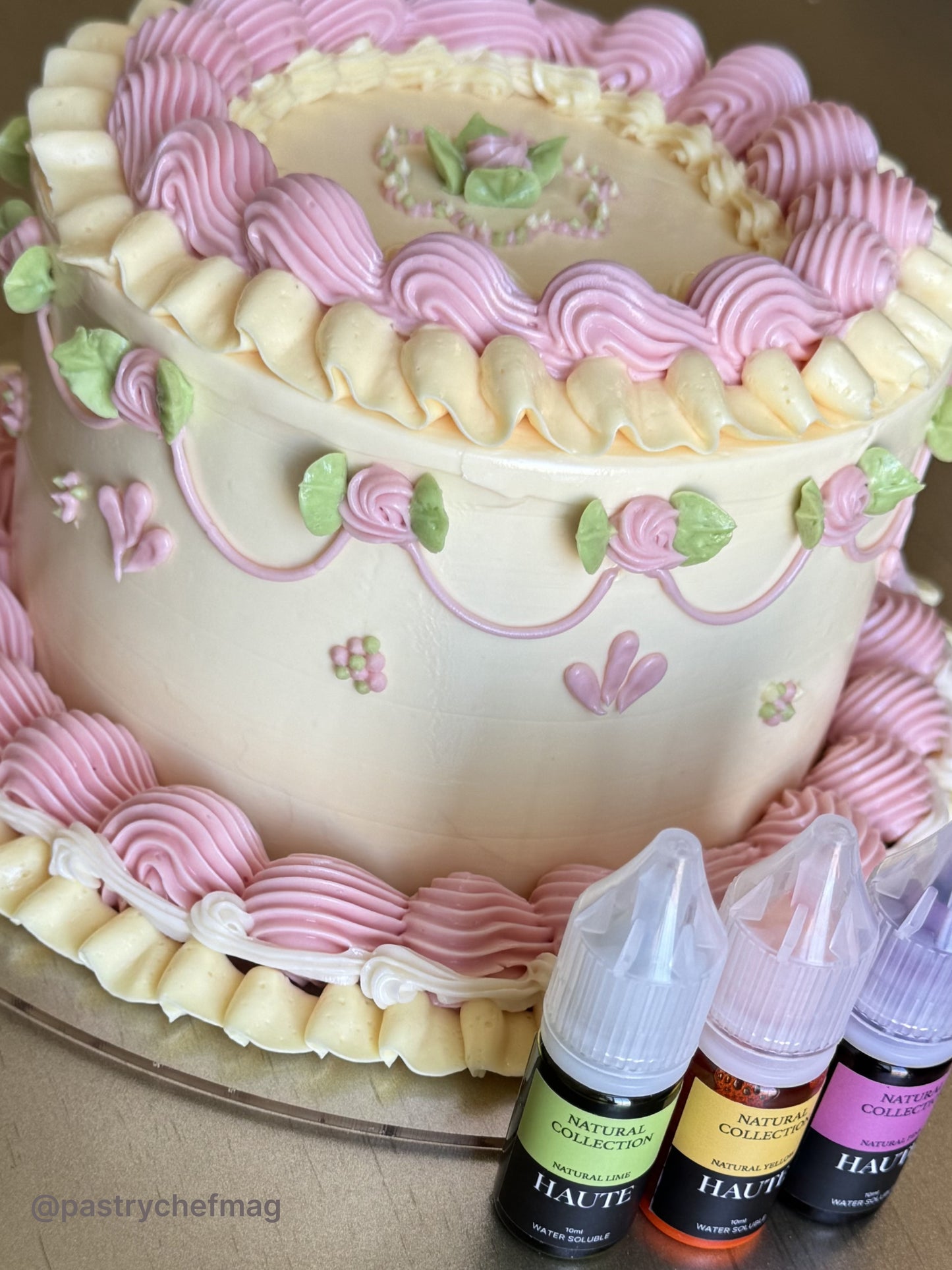 Buttercream_Vintage_Piping_Best Natural Haute Food Colors by Ksenia Penkina, Vegetable Colours, Liquid Gel, Water Soluble, Oil Soluble, Fat Soluble Gel, Food Colouring, Chefrubber, Colourmill, Chefmaster, Silikomart, Pavoni, Decorelief, Matfer, PastryClass, Valrhona, Cacao Barry, For Macarons, For Glazing